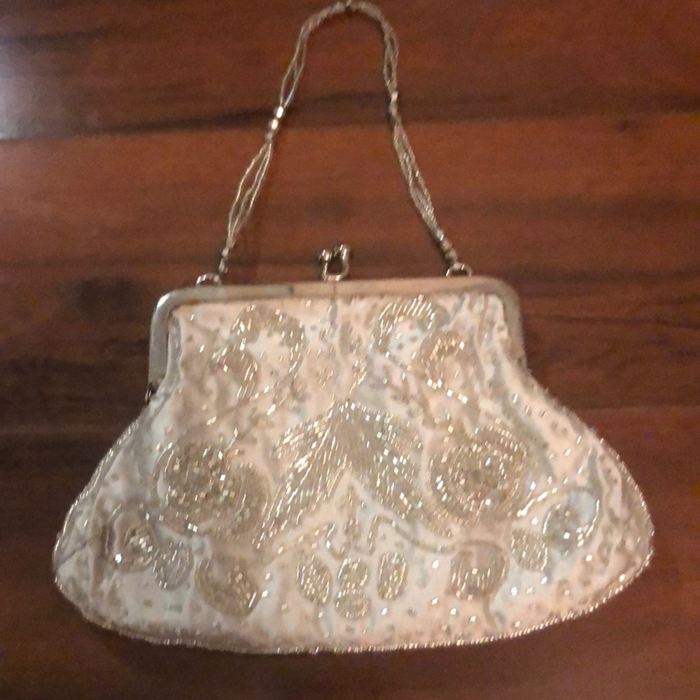La Regale vintage like beaded clutch with straps